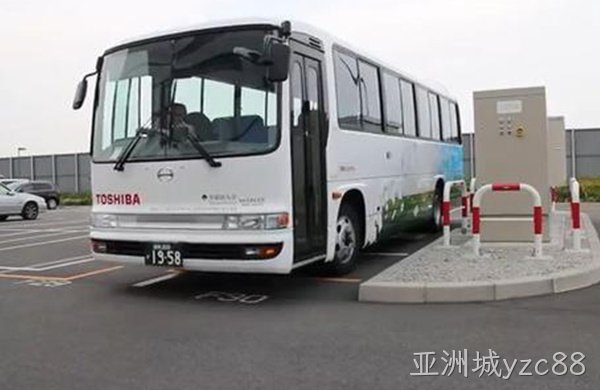 东芝无线充电巴士上路